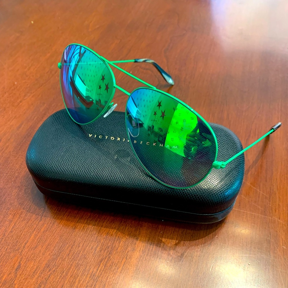 Victoria Beckham Green Aviator Sunglasses